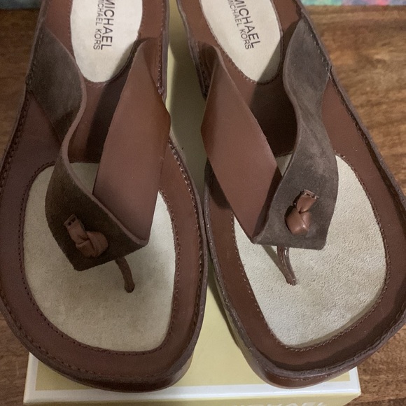 MICHAEL KORS MARIN THONG SANDAL SIZE. 7 BROWN NWB - Picture 7 of 11